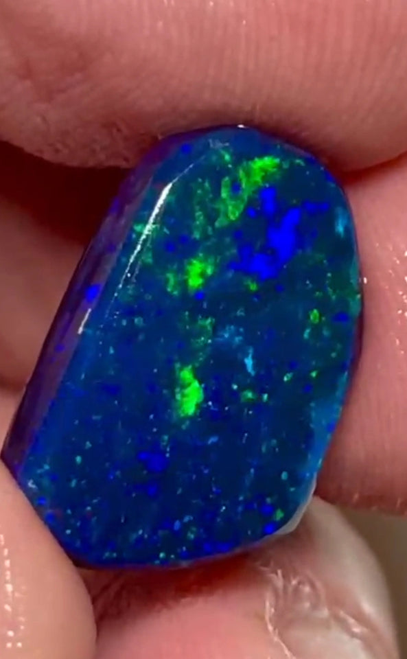 Gorgeous Black opal rub Lightning Ridge 12.00cts Stunning Face loaded with Blue dominant Multifires  20.00x 10.00x 5.00mm  NEW964