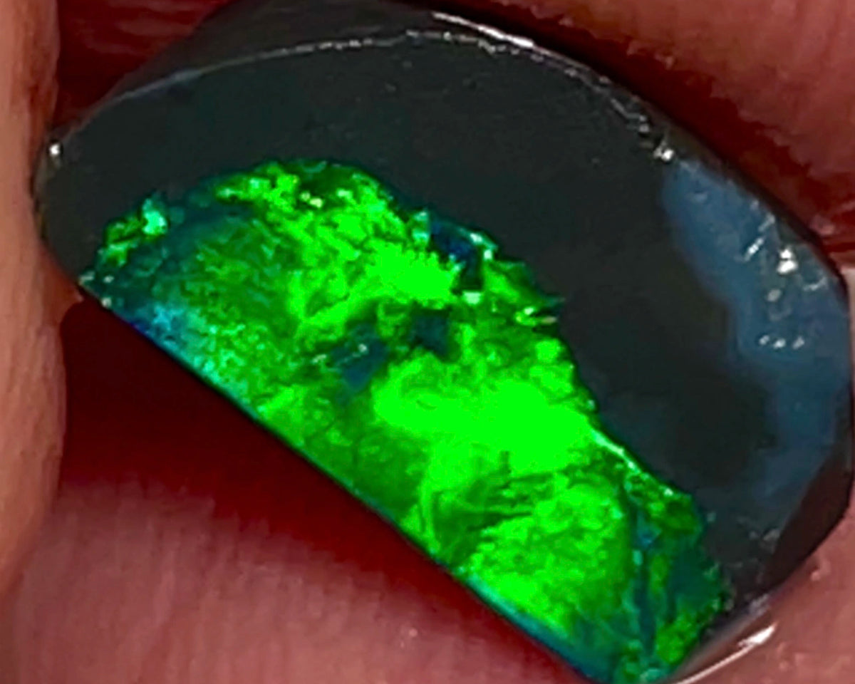 Lightning Ridge Opal Miners Bench® Black Base Seam Rough Rub 1.175cts Vivid Bright Green fires 11x6x1.5mm NSW015