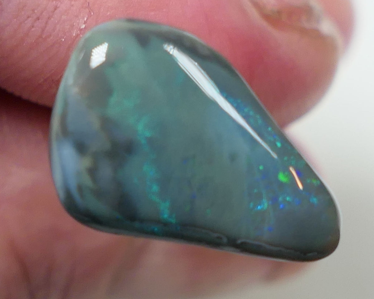 Lightning Ridge Opal Dark Base Seam Rough Rub 4.6cts Some Blue & Green fires 20x12x3.5mm 0534