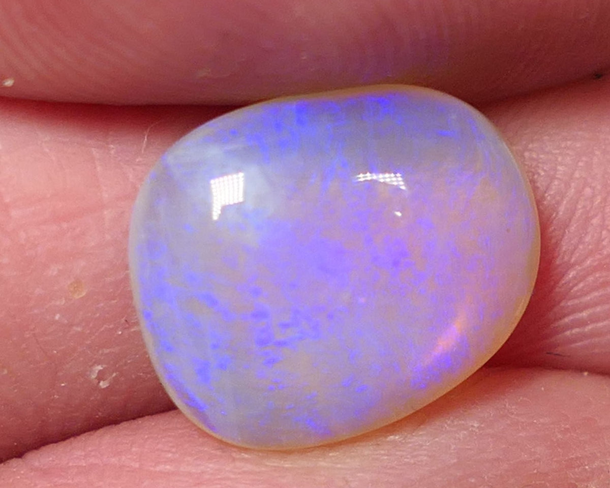 Lightning Ridge Crystal Opal Gemstone 4cts Jewellery Grade N7 Body Tone B3 Brightness  Stunning Blues 13x10x4mm 0638