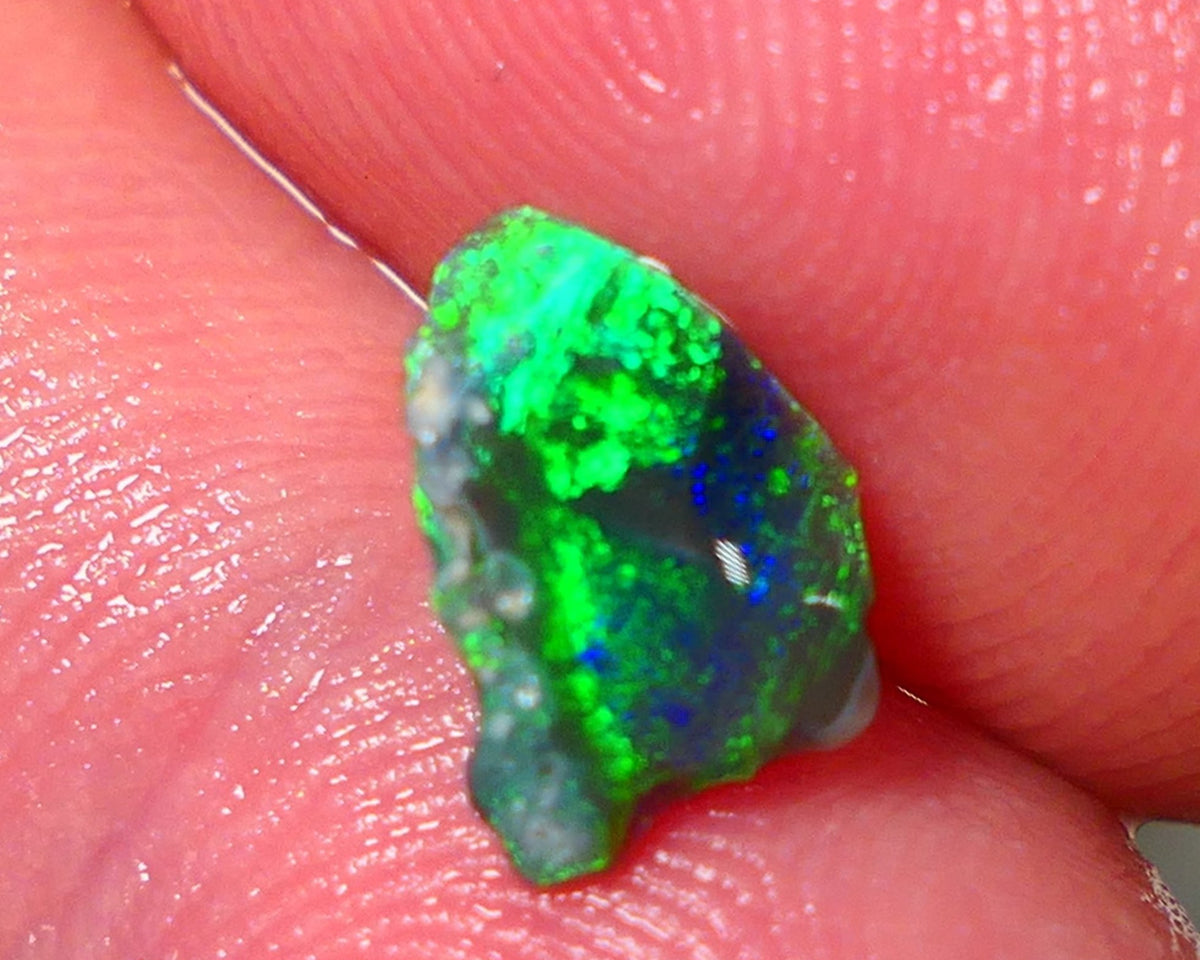 Mulga® Green/Blue dominant Multifires on Black Opal Rough Rub Miners Bench® 0.75cs Gorgeous face 10x6x2mm NS153