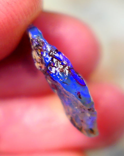 Mintabie Dark Crystal Seam opal rough 5.60cts Bright gorgeous Royal Blue fires showing asking to be explored 18x15x5mm Auction212