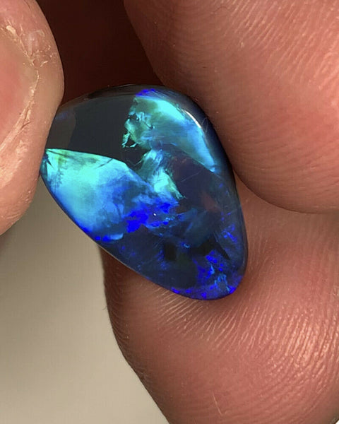 Australian Black Opal Gemstone 3.9cts N2 Body Tone B2 Brightness Broadflash Pattern Green / Blue fires 16x12x2mm  GEM1204