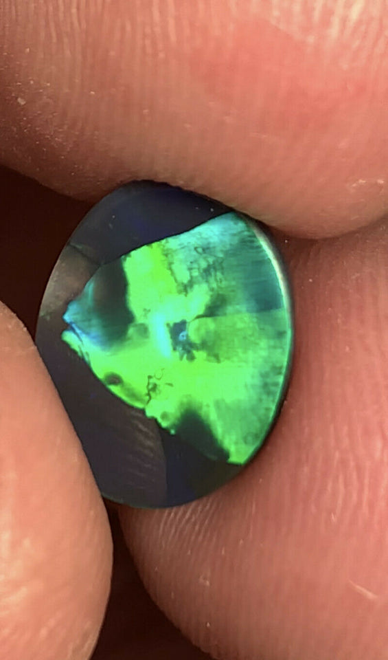 Australian Black Opal Gemstone 1.45cts N2 Body Tone B2 Brightness Angel Fish Pattern Green / Blue fires 12x9x2mm  GEM895