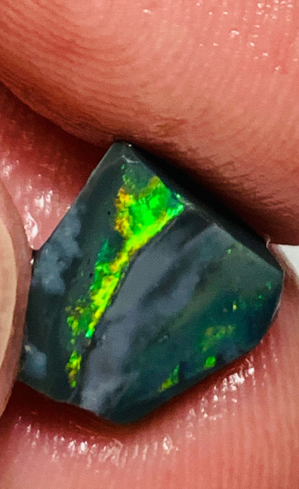 Australian Black Opal High Grade Rough / Rub / Preform N2 Bodytone 3.6cts Highly Bright Multifires & multi zones of colour 10x9x4mm WSM67