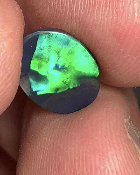 Australian Black Opal Gemstone 1.45cts N2 Body Tone B2 Brightness Angel Fish Pattern Green / Blue fires 12x9x2mm  GEM895