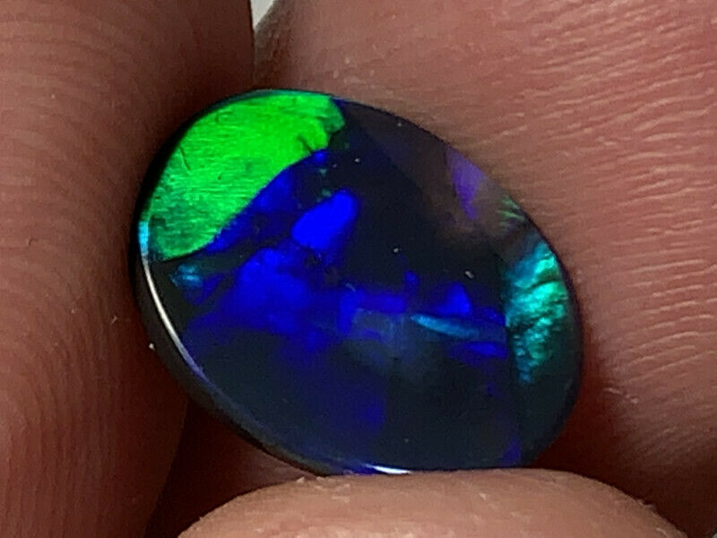 Australian Black Opal Gemstone 1.45cts N2 Body Tone B2 Brightness Angel Fish Pattern Green / Blue fires 12x9x2mm  GEM895