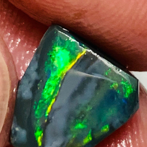 Australian Black Opal High Grade Rough / Rub / Preform N2 Bodytone 3.6cts Highly Bright Multifires & multi zones of colour 10x9x4mm WSM67