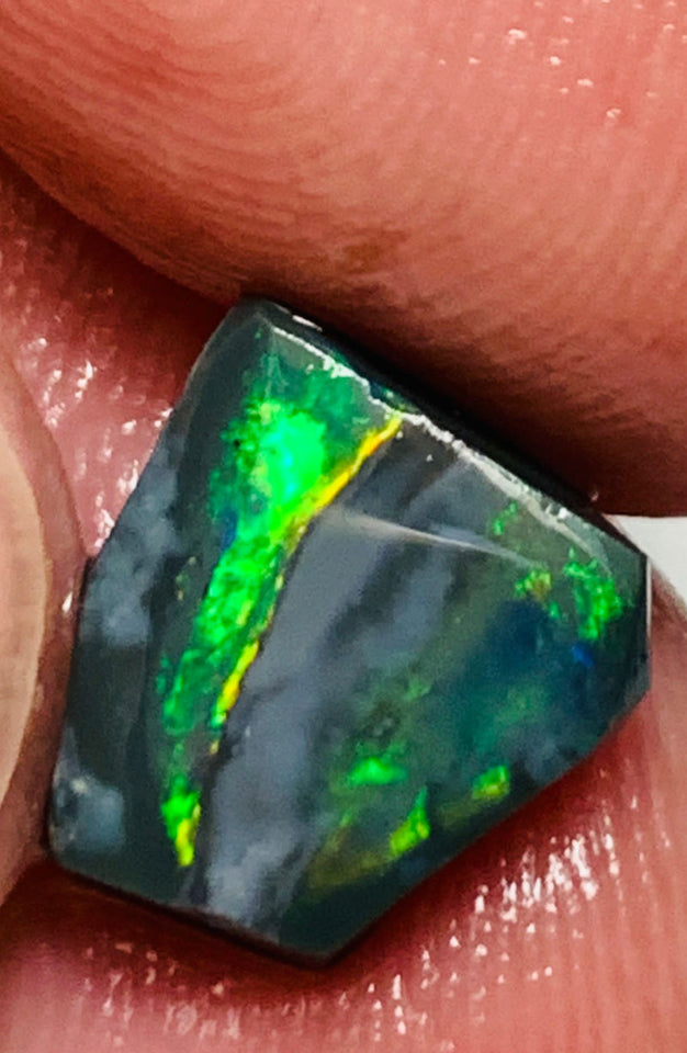 Australian Black Opal High Grade Rough / Rub / Preform N2 Bodytone 3.6cts Highly Bright Multifires & multi zones of colour 10x9x4mm WSM67