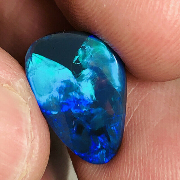 Australian Black Opal Gemstone 3.9cts N2 Body Tone B2 Brightness Broadflash Pattern Green / Blue fires 16x12x2mm  GEM1204