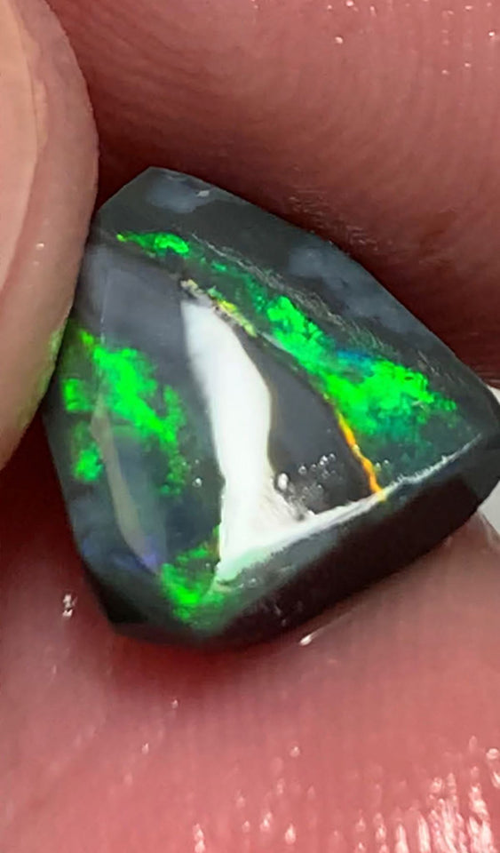 Australian Black Opal High Grade Rough / Rub / Preform N2 Bodytone 3.6cts Highly Bright Multifires & multi zones of colour 10x9x4mm WSM67