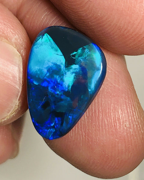 Australian Black Opal Gemstone 3.9cts N2 Body Tone B2 Brightness Broadflash Pattern Green / Blue fires 16x12x2mm  GEM1204