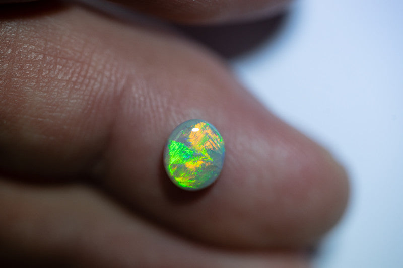 Crystal Opal Gemstone 0.95cts N7 Body Tone B2 Brightness  Broadflash & Brush Stroke pattern with TOP Multi colour fires WSA041021C